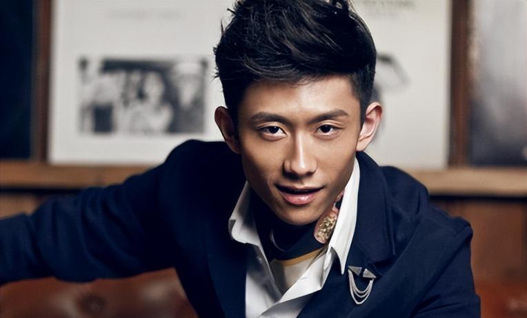 国内明星黑料,_张一山李沁恋情曝光_张一山黑料缠身事件