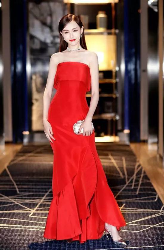 女明星酒店走廊拍照攻略_范冰冰Angelababy走廊造型_女明星宾馆